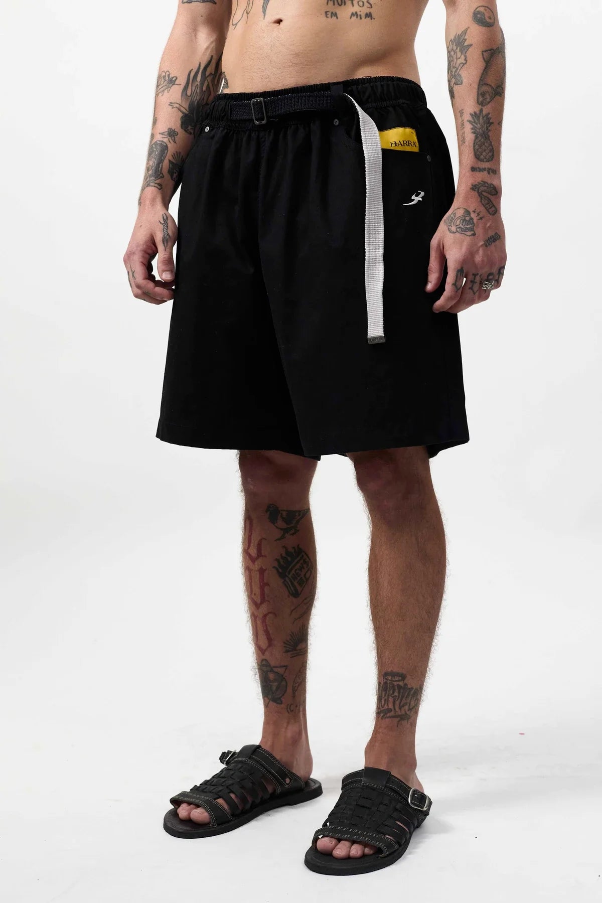 Shorts Sarja Tech Preto Barra
